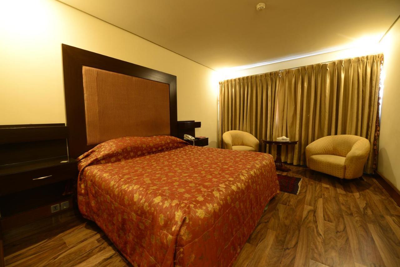 Regency Inn Hotel Lahor Dış mekan fotoğraf