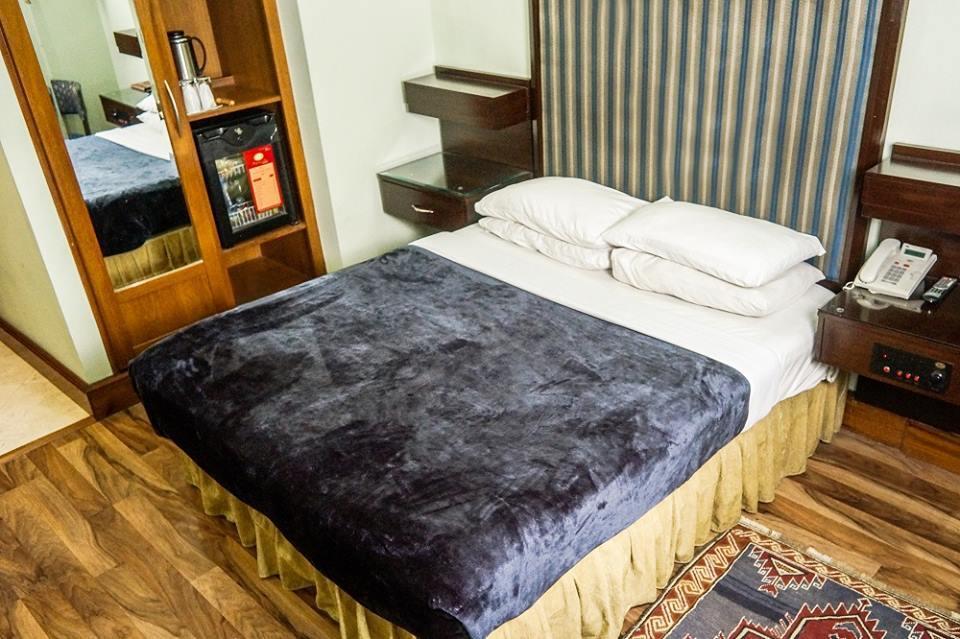 Regency Inn Hotel Lahor Dış mekan fotoğraf