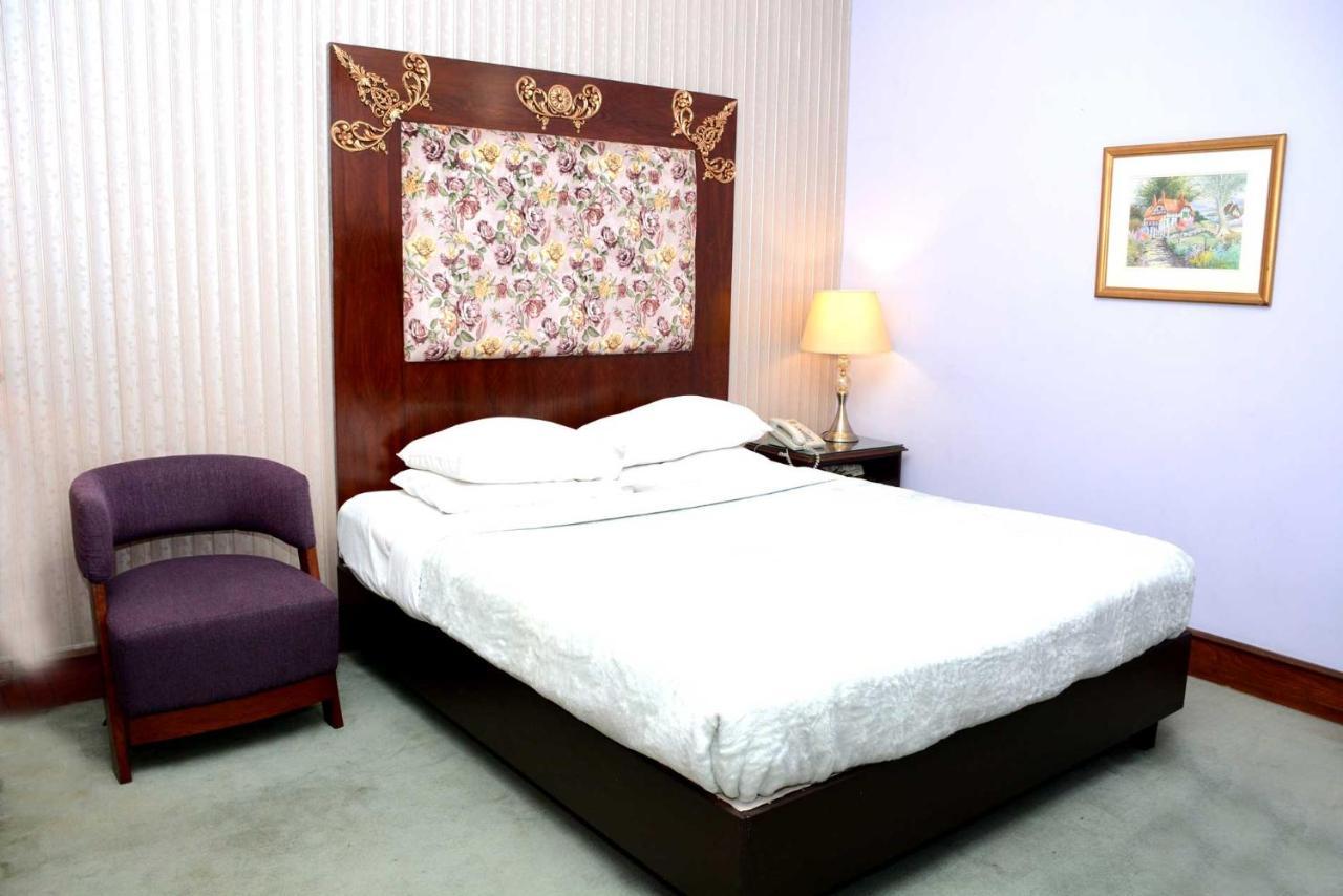 Regency Inn Hotel Lahor Dış mekan fotoğraf